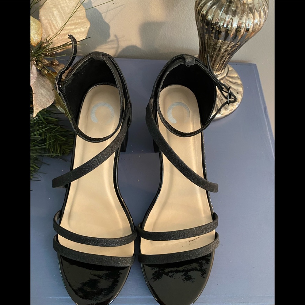 Journee Collection Women’s Black dress shoes